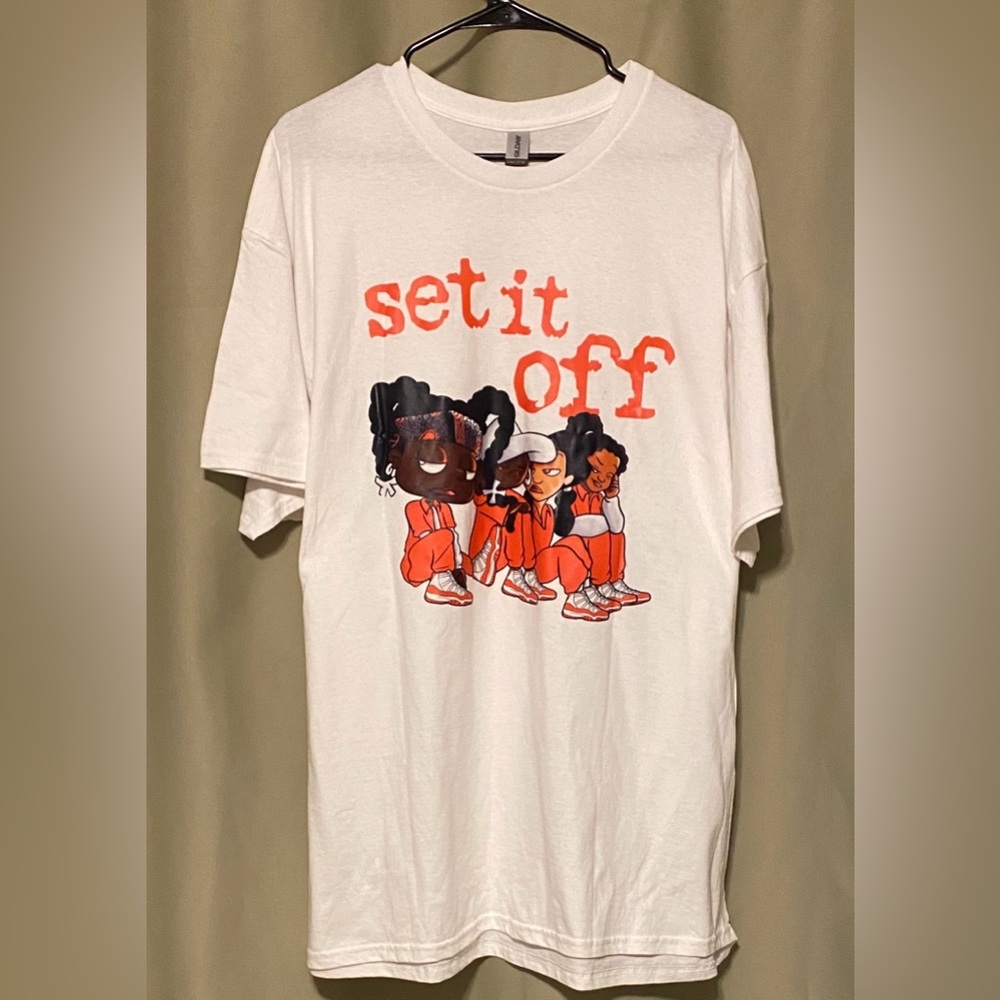 Gildan Set It Off Short Sleeve Graphic White tee Shirt Women’s 2XL